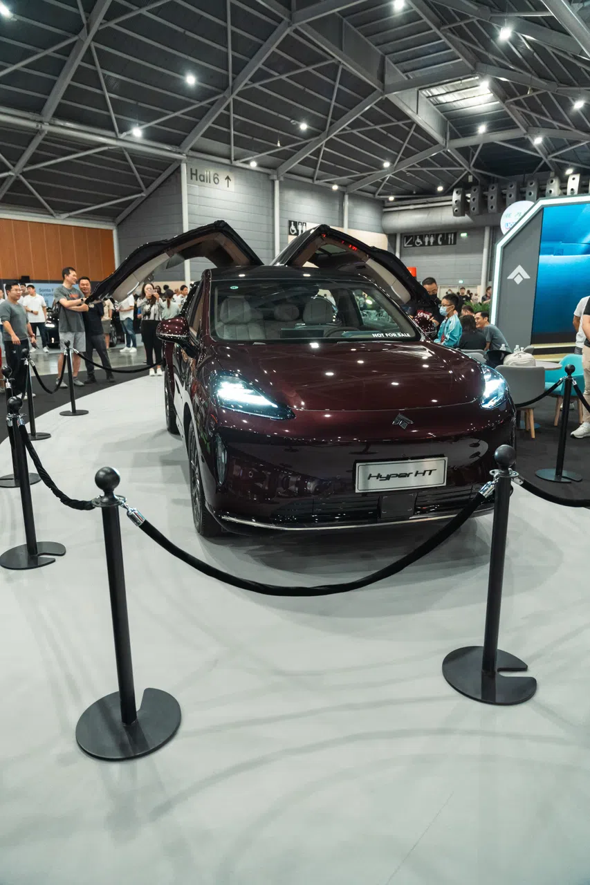 Hyper HT后门采用鸥翼设计，打开后非常吸睛。（埃安提供）