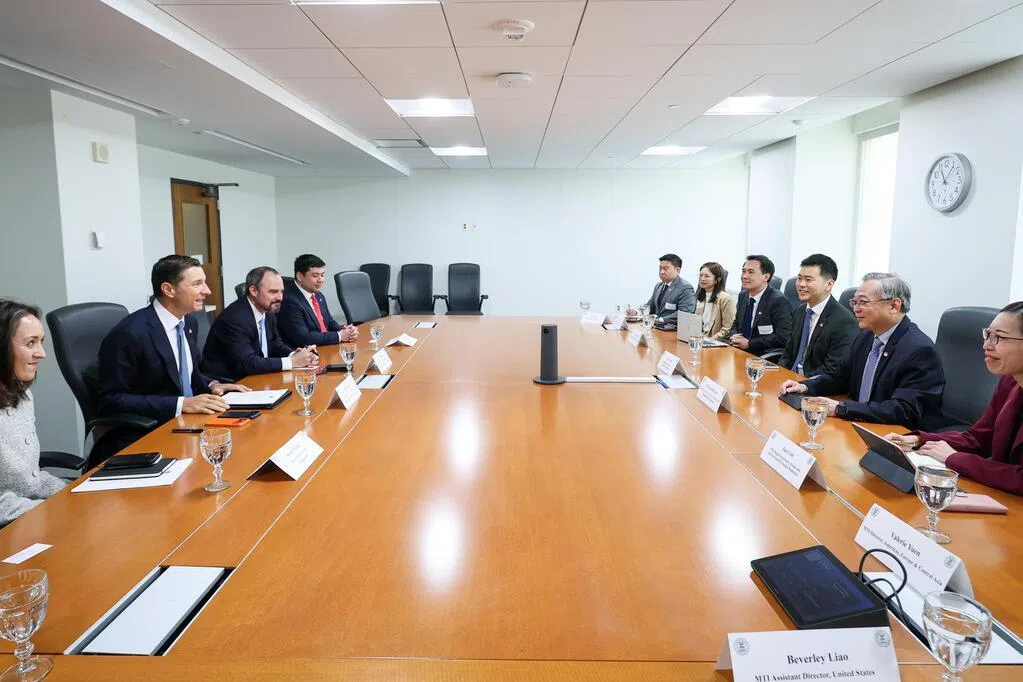 在美国访问的副总理兼贸工部长颜金勇星期三（15日）会见多名美国政商界领袖，与各方探讨了金融市场和资本流动的发展，以及相关机构如何更好地支持贸易和投资。