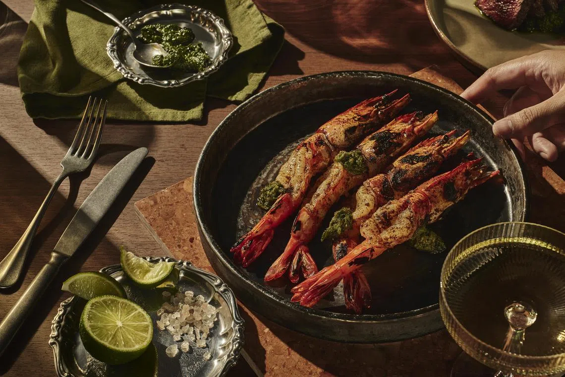 墨西哥辣椒牛油虾鲜甜香嫩。（餐馆提供）