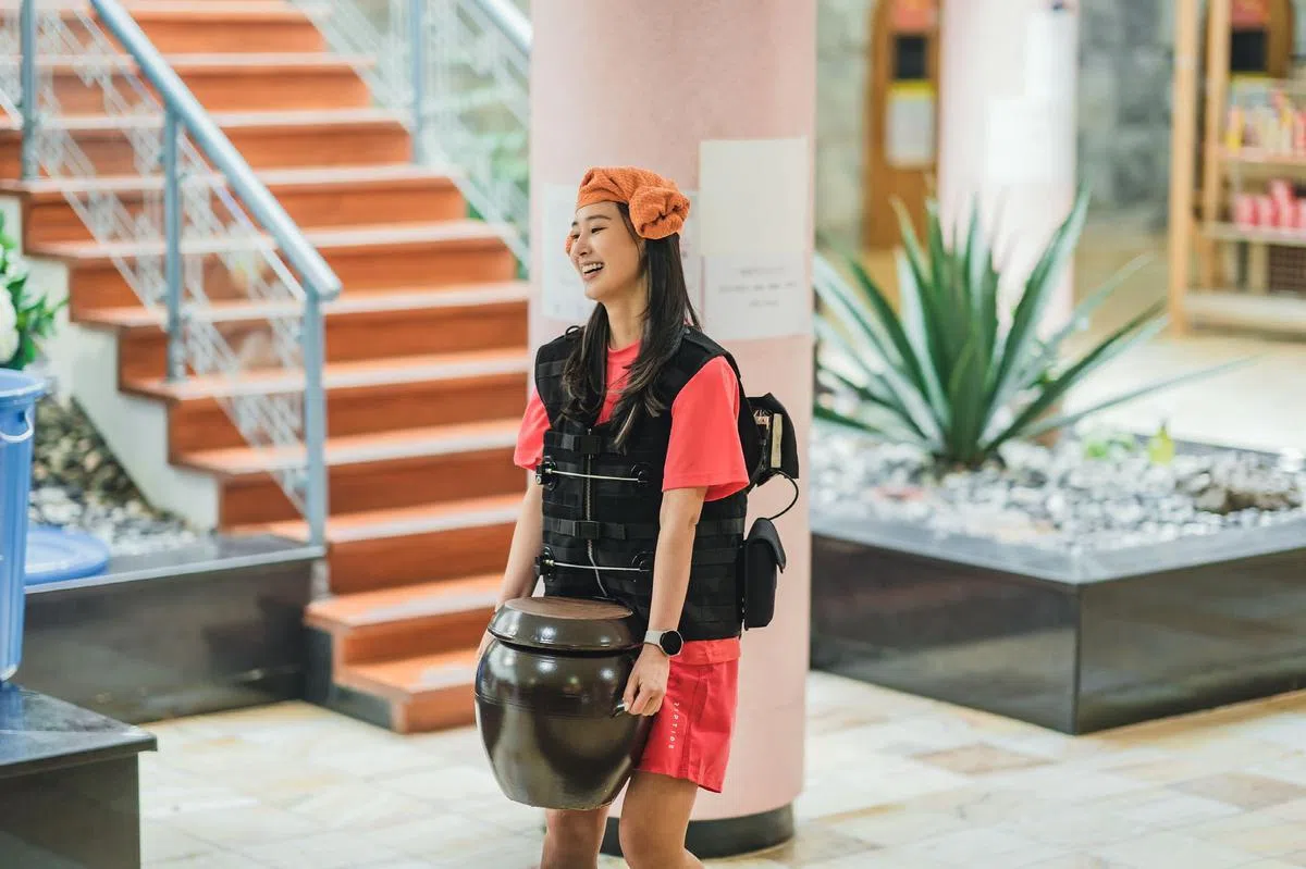 权俞利挑战搞笑综艺，展现与唱歌和演戏全然不同的形象。（Disney+提供）