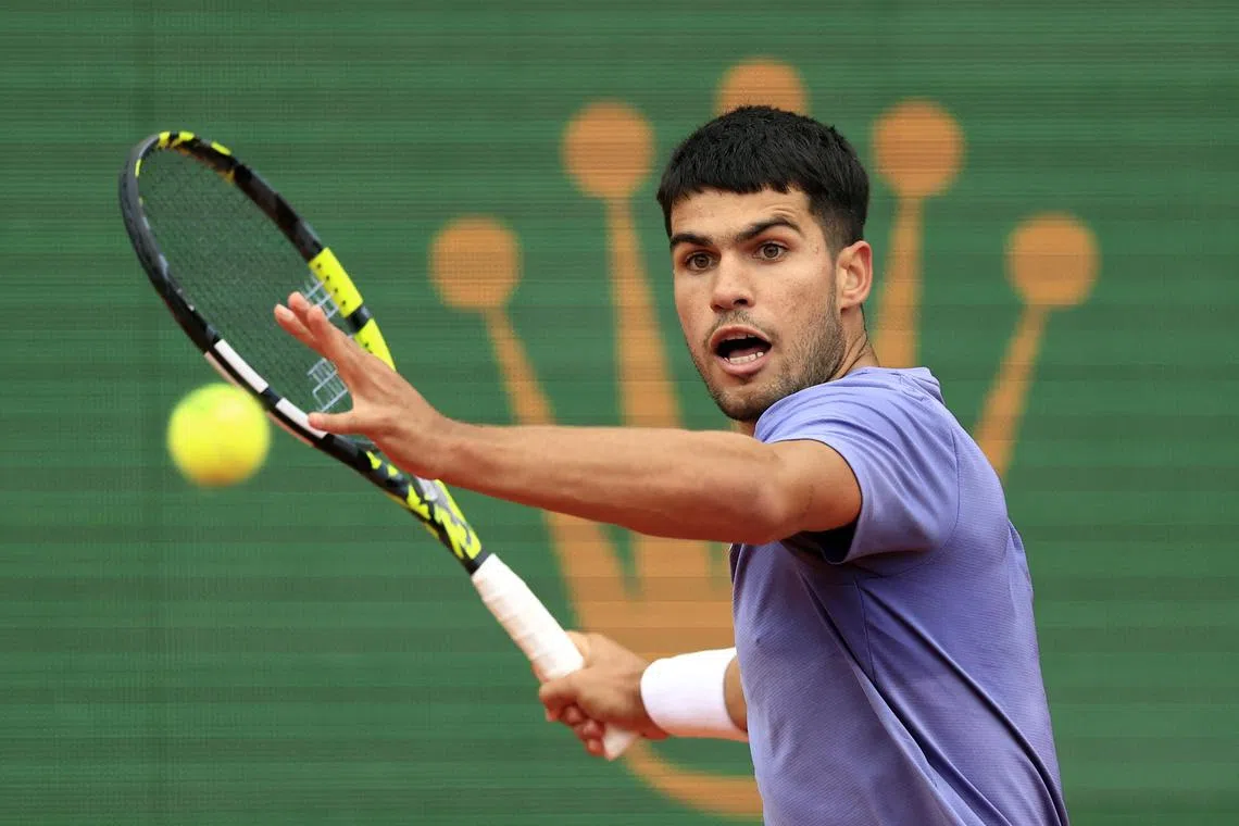 21岁的西班牙“全能战士”阿尔卡拉斯曾在2024年法网决赛击败兹维列夫，夺得冠军。（路透社）
