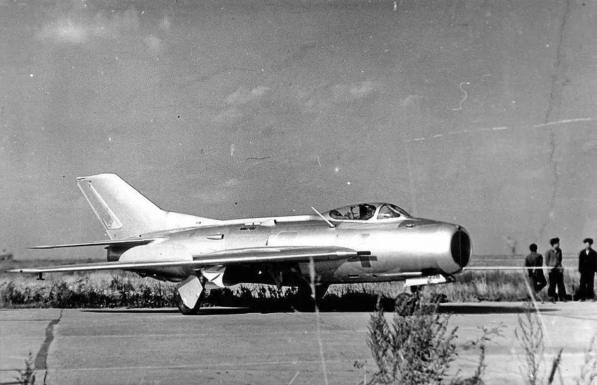 根据网文描述，当年解放军共派出了四架歼-6战机执行击落气球的任务，排在第三位出击的董培完成了击落任务。（互联网）