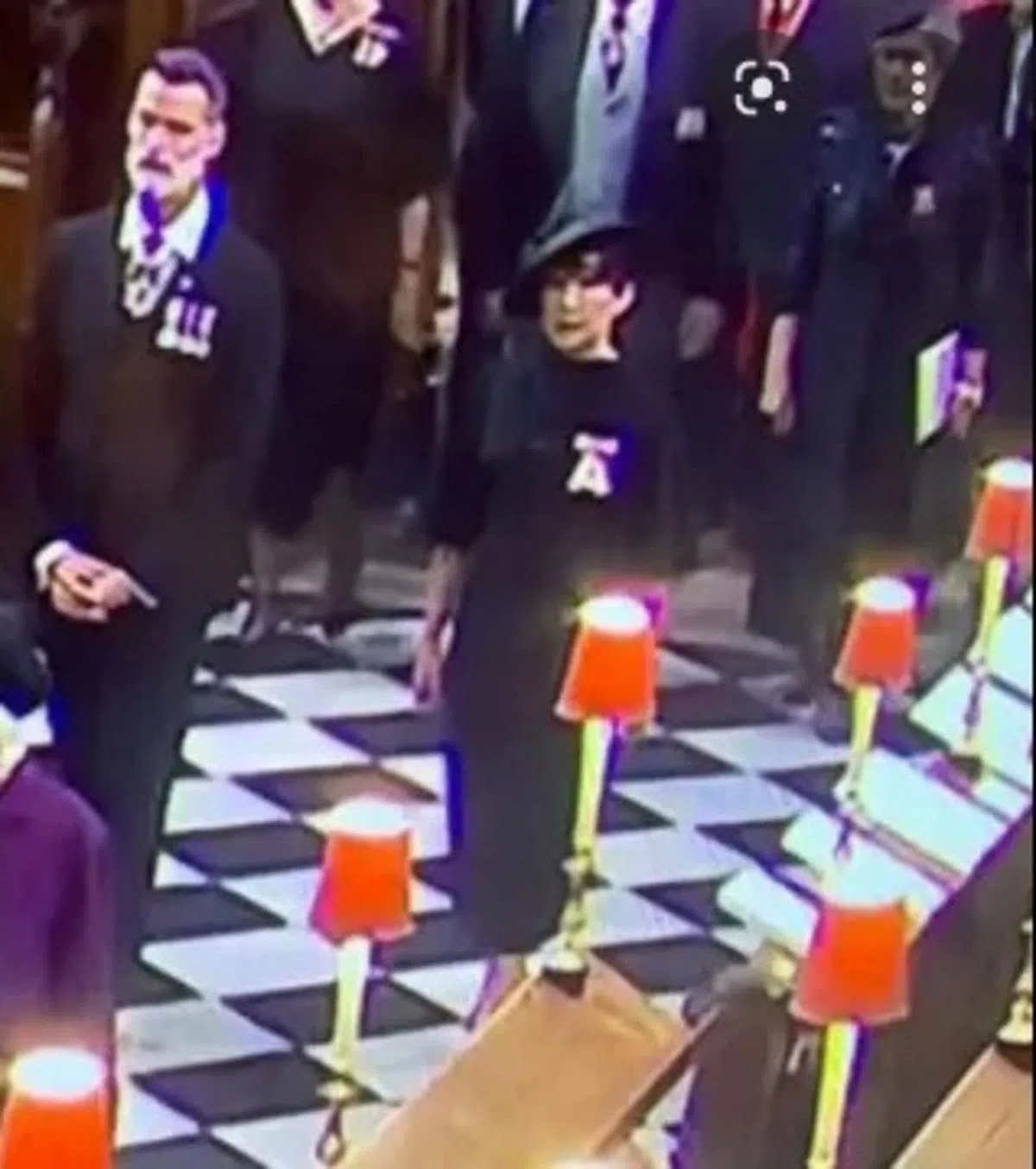 她在送葬队伍中被观众一眼认出。（互联网）