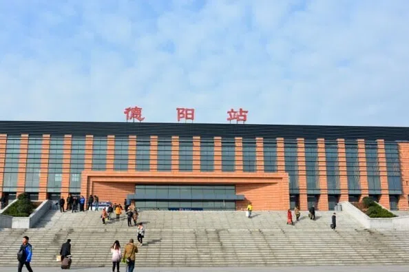 四川发生列车撞人事故 致两名工作人员死亡