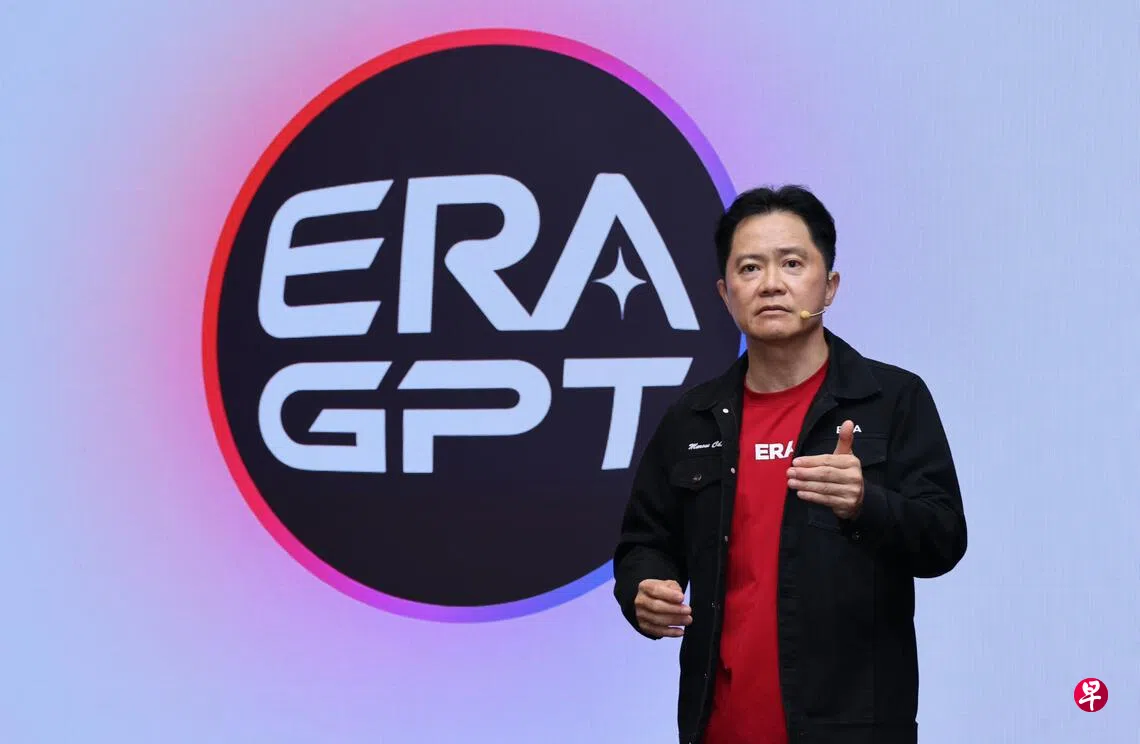 ERA产业总裁朱泳强星期二在中期领袖与杰出成就大会上，宣布为旗下房地产经纪推出聊天机器人“ERA-GPT”。 （梁麒麟摄）