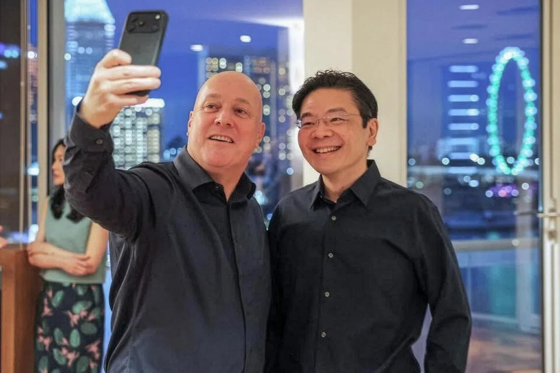 黄循财总理星期天晚上和新西兰总理拉克森共进晚餐后，在脸书贴文说两人已经很有默契，甚至连着装都一样。他很期待双方星期一进行更具体的讨论。（取自黄循财总理脸书）