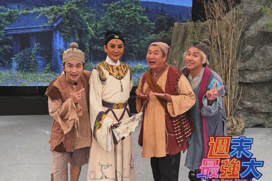 唐从圣（左起）、陈亚兰、胡瓜和欧汉声在地震发生时正录制《周末最强大》的“现代包青天”单元。（取自《周末最强大》脸书）