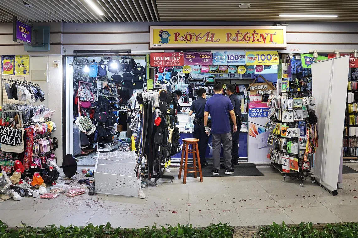 这起砍人案发生在白沙西厦一楼的商店Royal Regent。（档案照片）