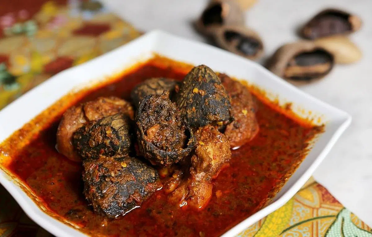 源和春的娘惹黑果鸡。（档案照片）