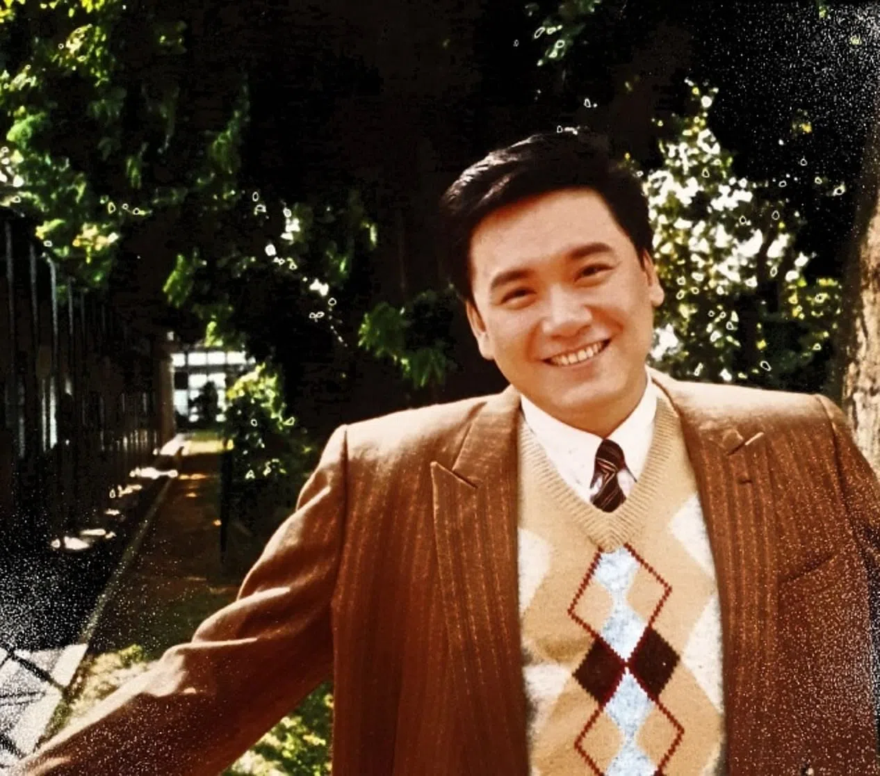王昌黎从演员训练班毕业后，1987年签约当演员，至今对加利谷山电视台的各处记忆犹新。