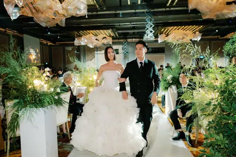 不舍女儿郑颖出嫁 郑各评喝醉大哭