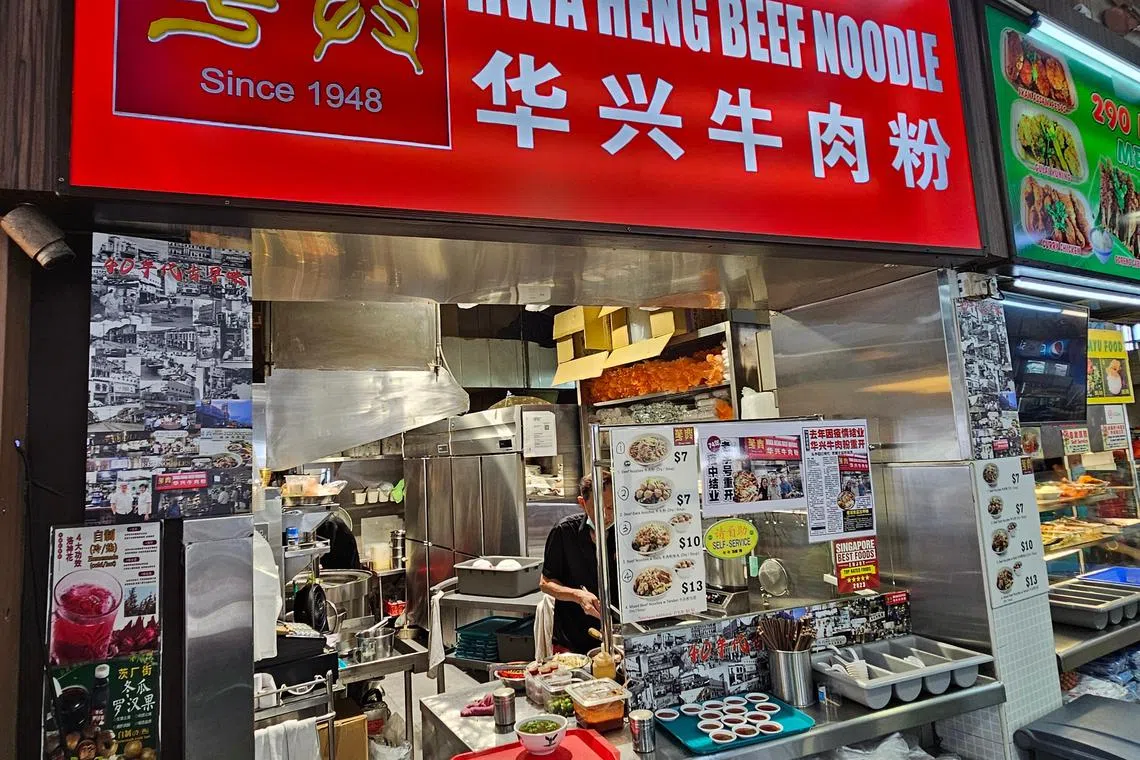 老字号华兴牛肉粉，多年来以传统美味吸引食客。图摄于惹兰勿刹咖啡店档口。（黄亿敏摄）