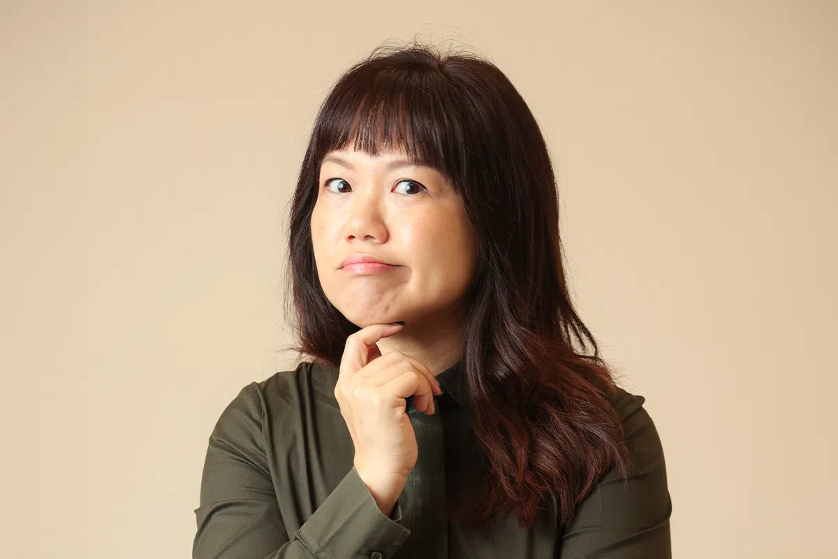 《联合早报》全新播客《茶水间三问》主持人吴婉君。（李冠卫摄）