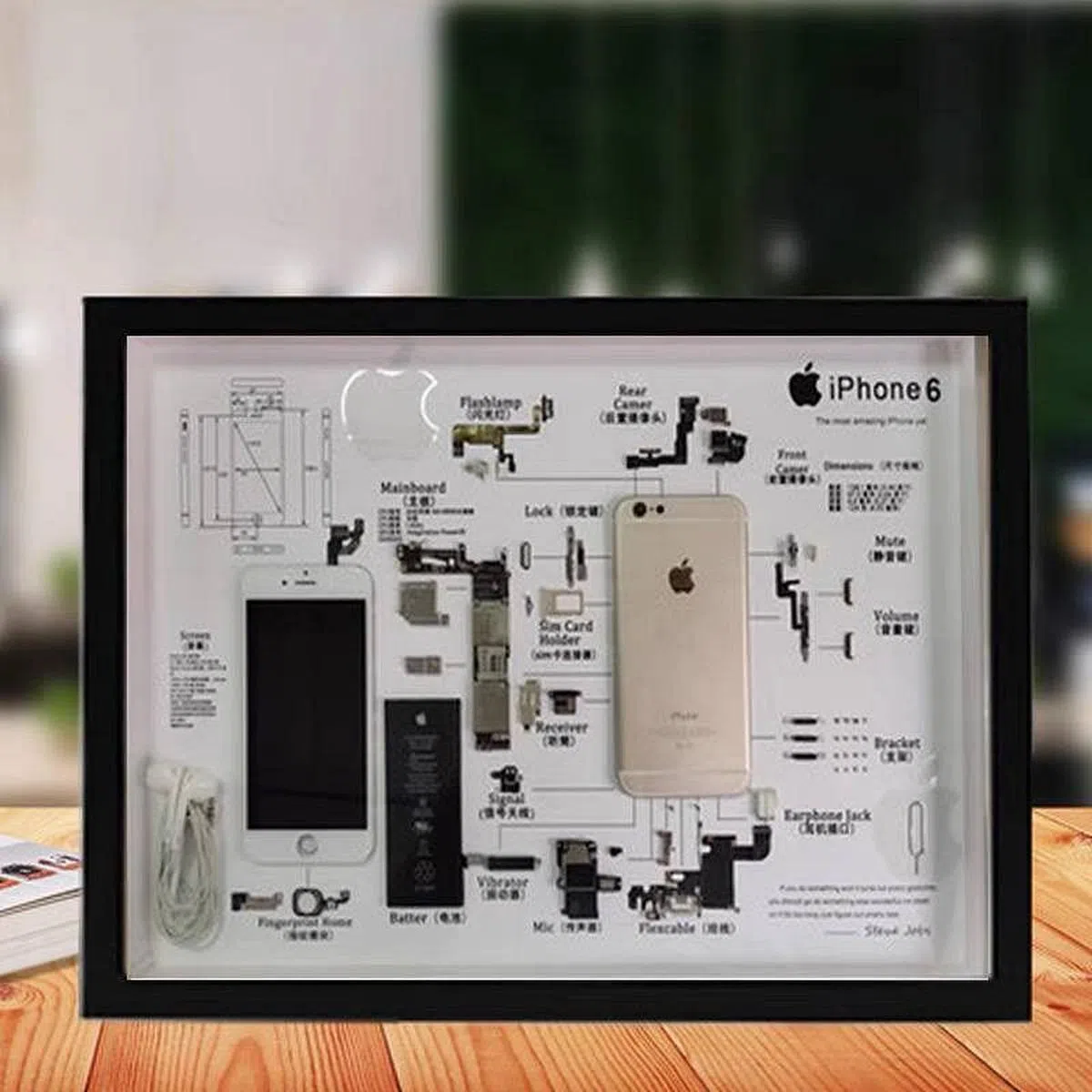 00后小伙陈兴发现新商机，将手机零件拆卸保存（图/俊芙旗舰店淘宝）。