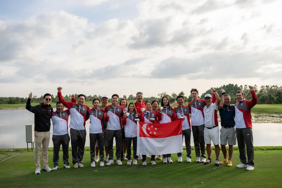 新加坡高尔夫球队在本届东运会以一枚银牌收官。（新加坡体理会提供）