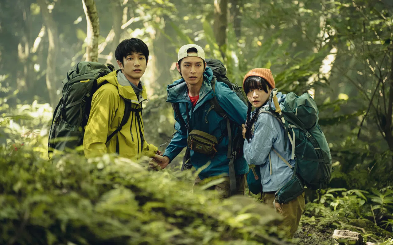 刘以豪（左起）、曹佑宁和袁澧林饰演热爱登山的好友。（互联网）