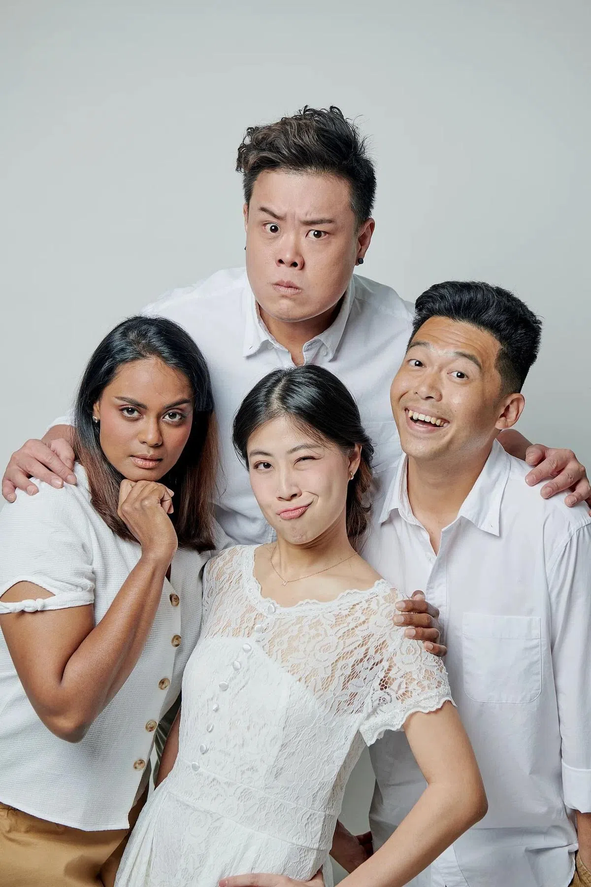 王贤惠（上排顺时针起）、曹崇敬、陈诗琪、丽贝卡带观众一览爱情中的喜怒哀乐众生相。（主办单位提供照片）