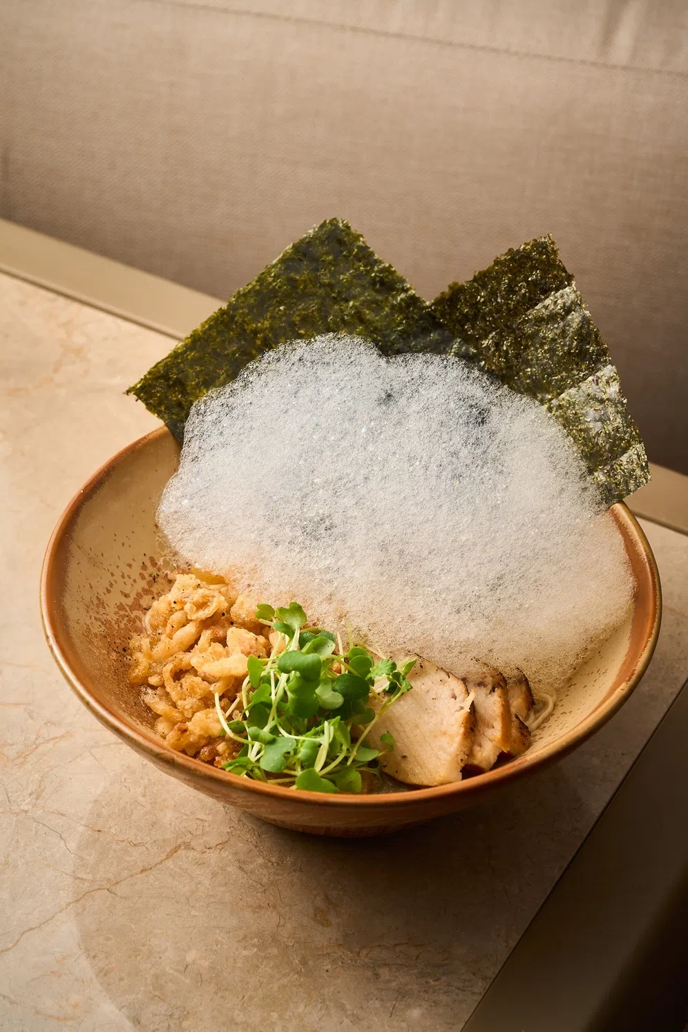 鲷鱼拉面是创意口味，类似鱼片米粉汤。（餐馆提供）