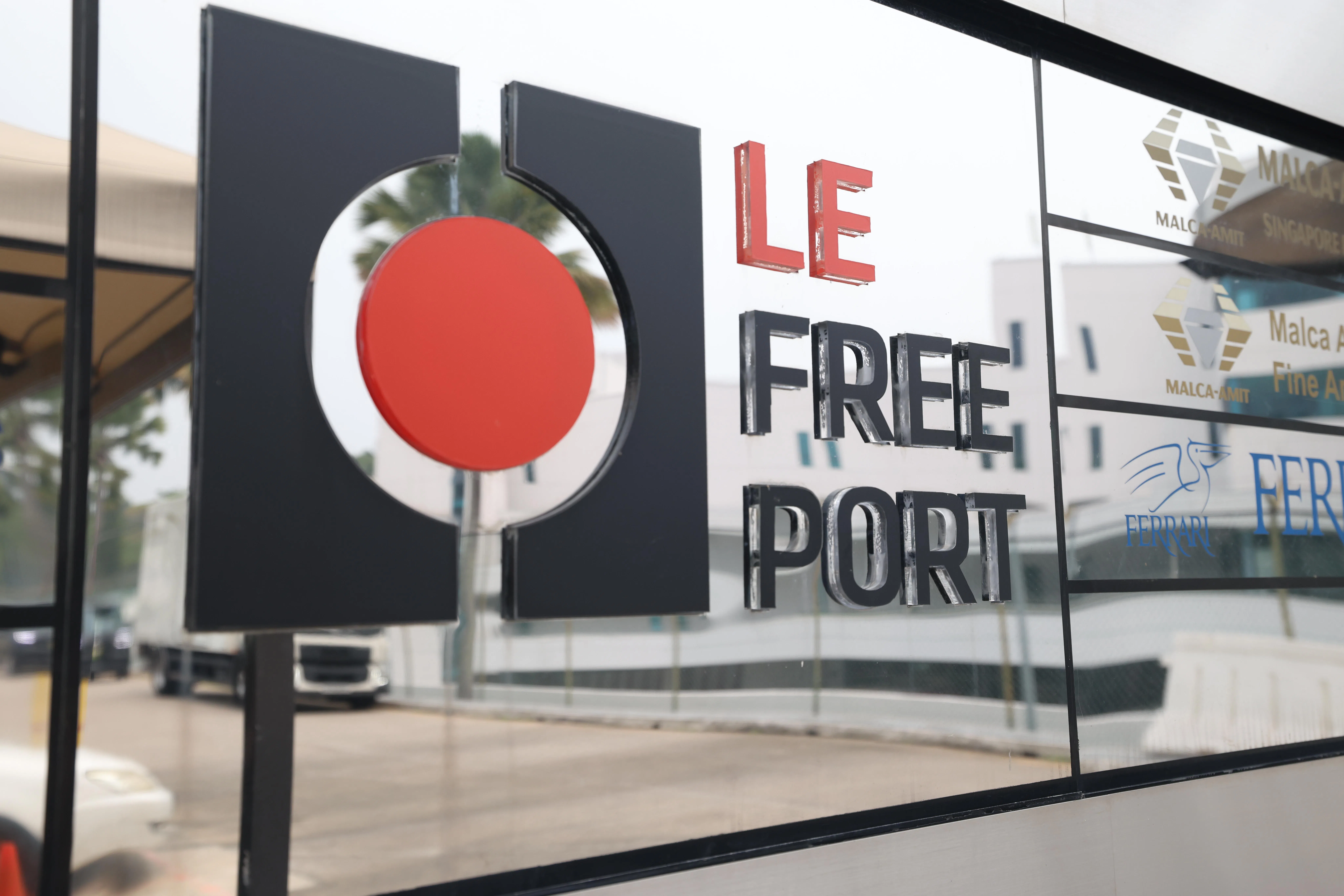 Le Freeport配备着每天24小时、全年365天运行的保安措施，包括电子监控及武装警卫，同时设有温湿度控制和后备电力供应。（郑一鸣摄）