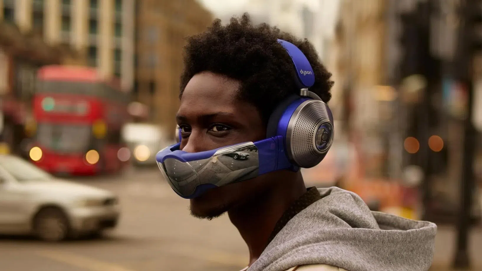 Dyson Zone将耳机与空气净化面罩结合，未来感十足。（互联网）