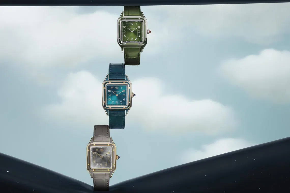 Santos-Dumont推出三款色彩绚丽的全新腕表，表盘皆覆有厚度不到千分之一毫米的漆艺薄层。（卡地亚提供）