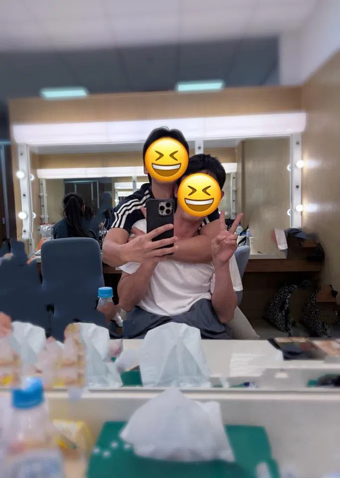 林柏宏在吴慷仁的发文底下贴出合照粉碎谣言。（取自吴慷仁脸书）