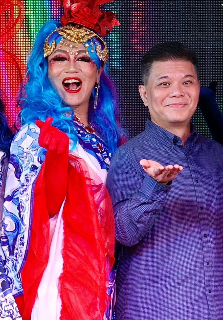 赖宇涵（左）在王国燊导演的电影《男儿王2》中的扮相。（档案照）