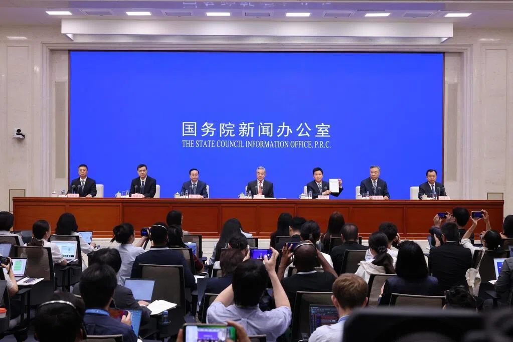 中国发布全球治理白皮书 王毅宣布筹建世界人工智能合作组织