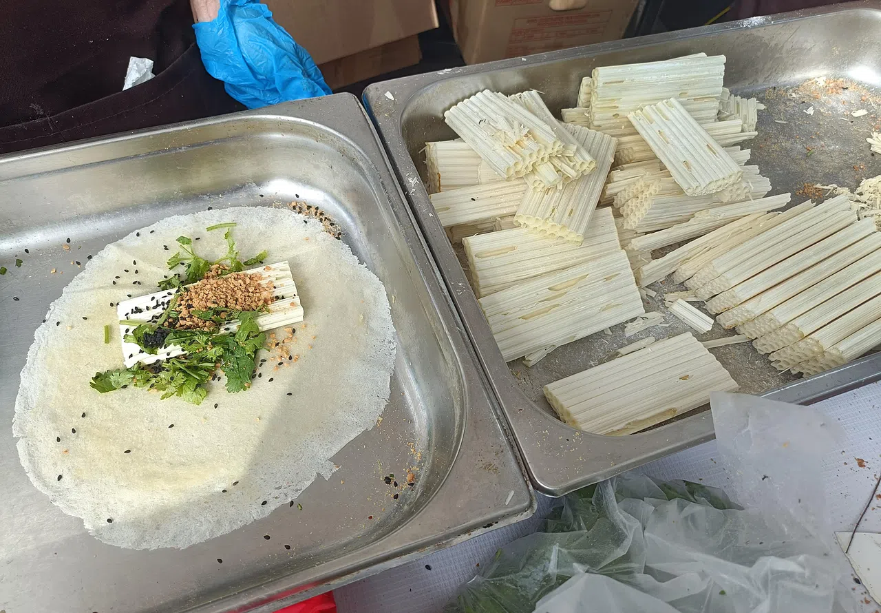 本地难得一见的传统潮州“糖葱薄饼”。（档案照片）