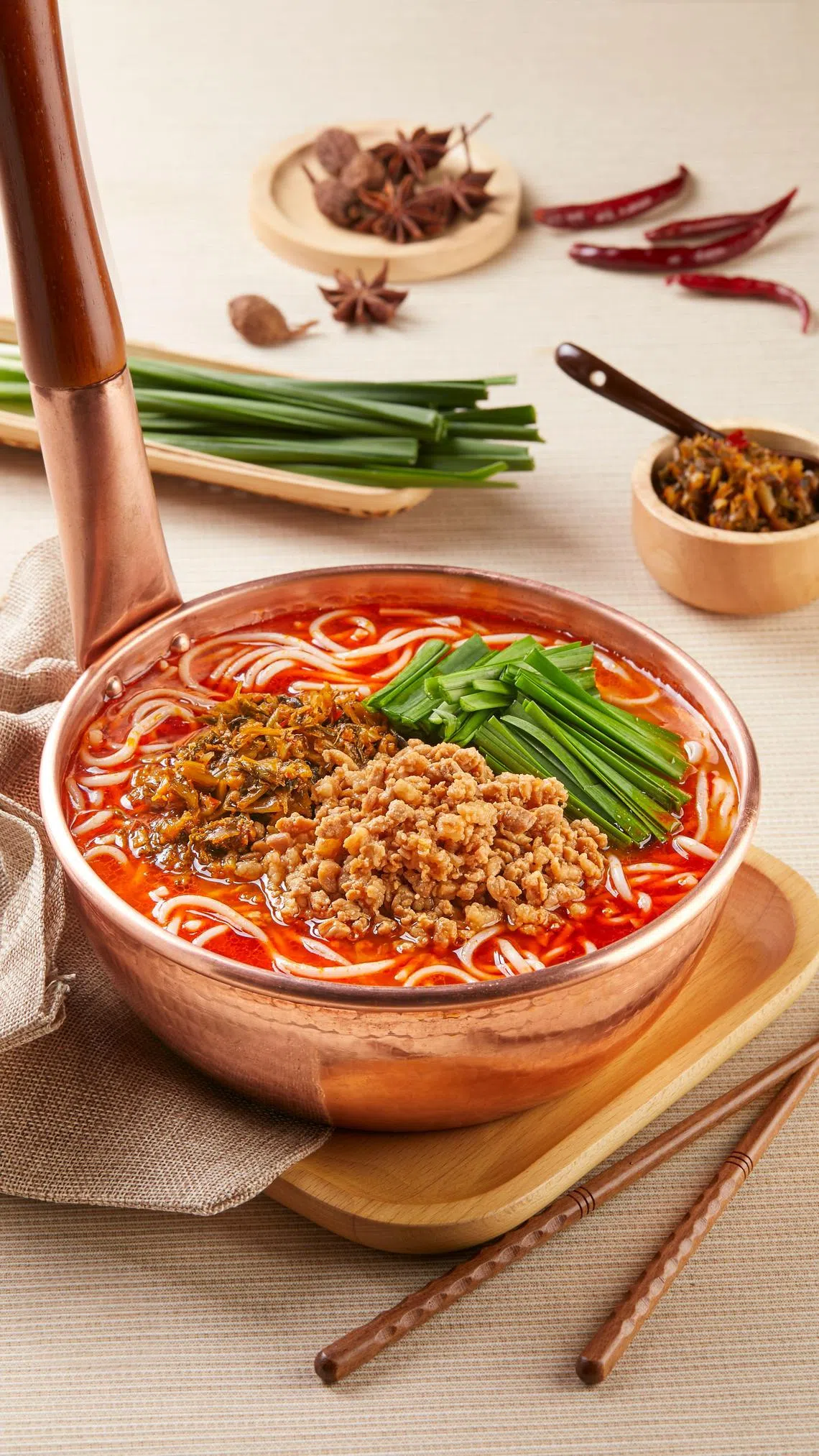 酸辣开胃的云南酸菜小锅米线。（餐馆提供）