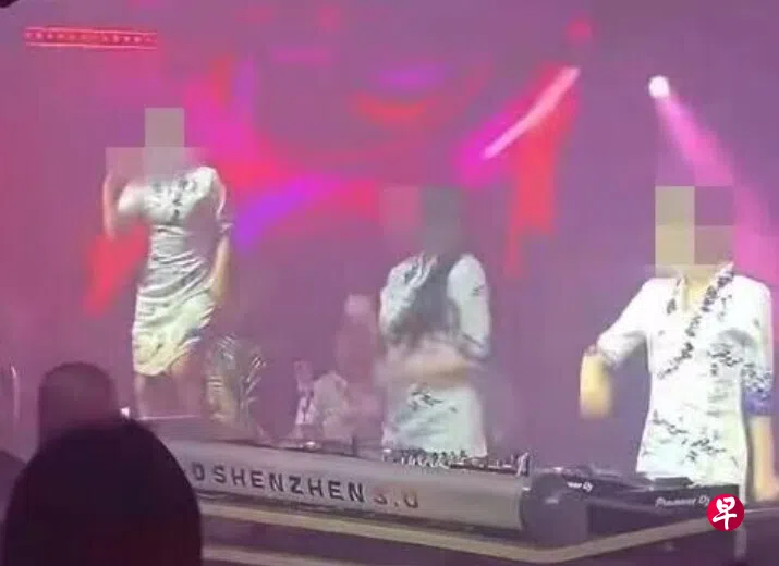 网传视频显示，在深圳iDSHENZHEN3.0酒吧舞台上，一群女子身穿与海南航空“海天祥云”制服高度相似的服饰跳舞。 （互联网）