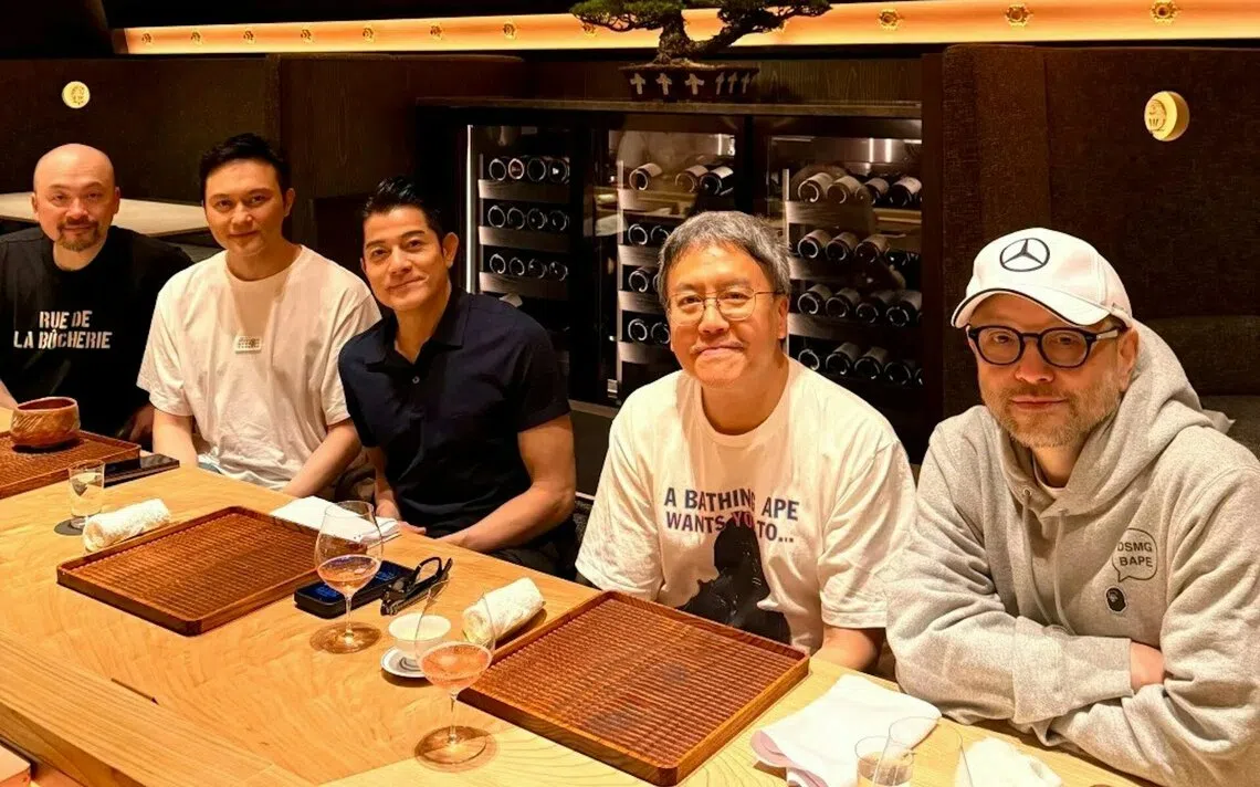 张智霖（左二起）与郭富城、律师好友Lawrence和沈嘉伟识于微时，数十年来兄弟情深厚。（互联网）