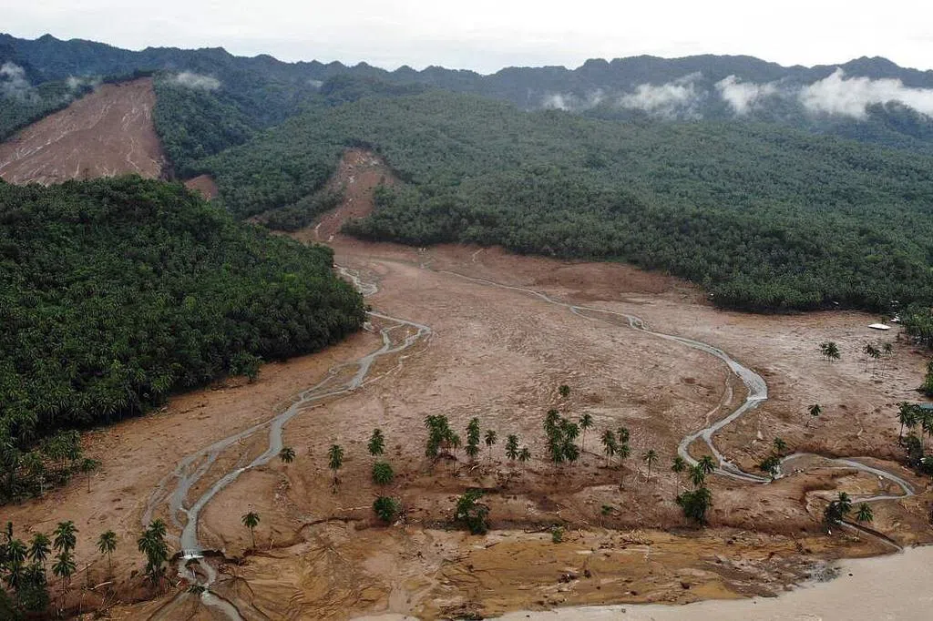 风暴在菲造成大量伤亡 逾4万人流离失所