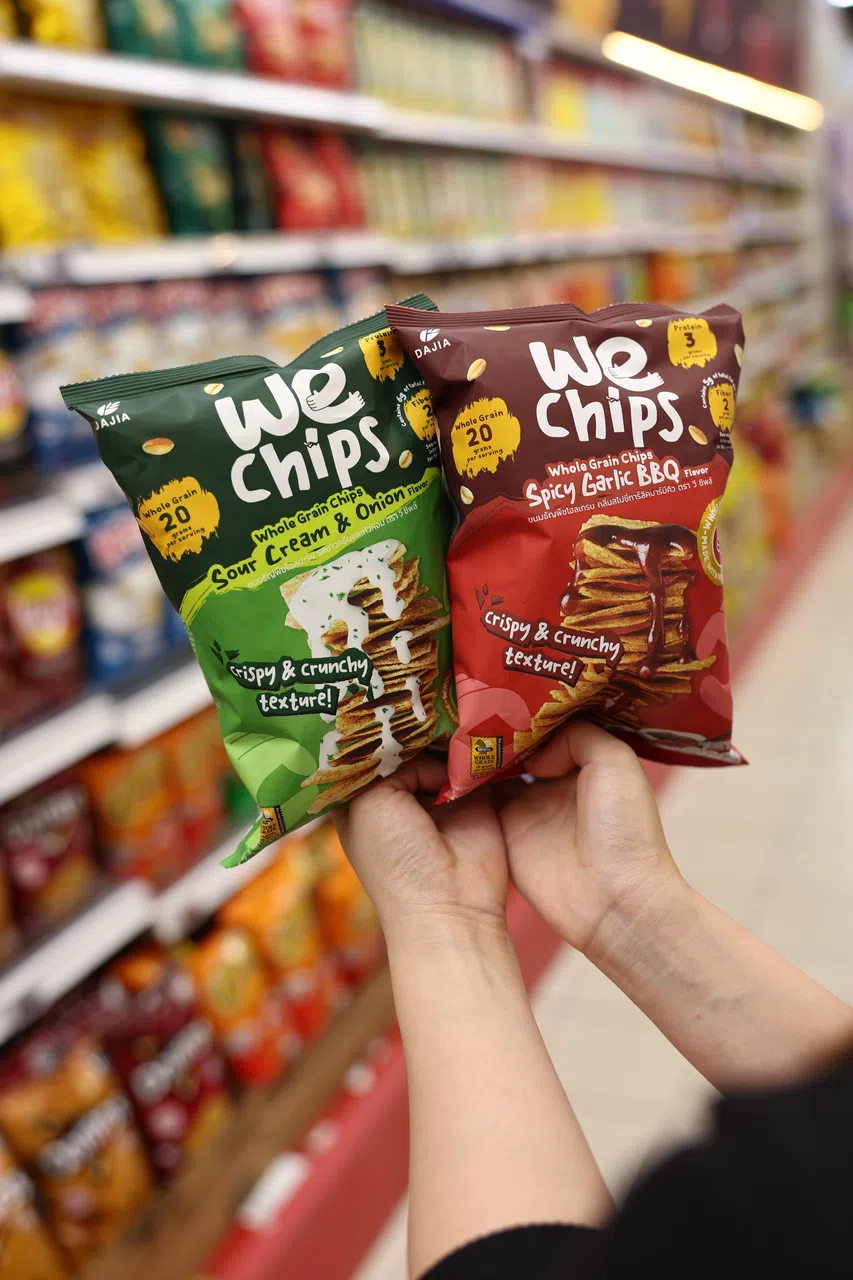 来自泰国的全谷类脆片零食We Chips，主要材料包括传统燕麦片和全麦面粉。（平价集团提供）