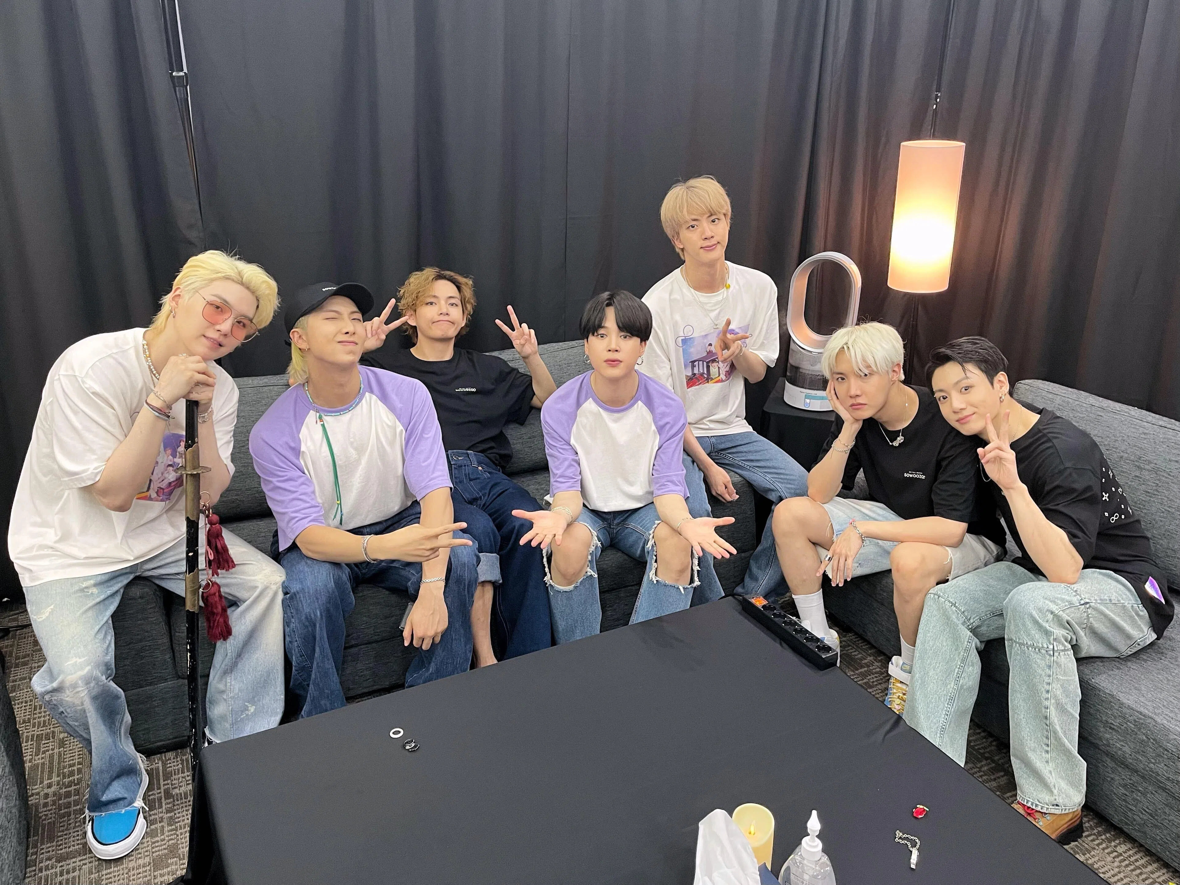 韩团BTS在2017年在告示牌音乐奖获得最佳社交艺人后，在美国市场人气直升。（取自BTS官方X）