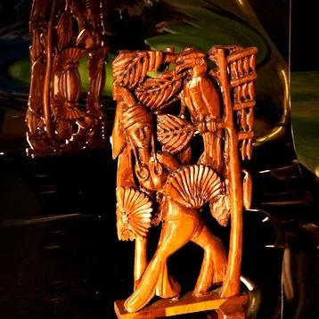 许铁生取材达雅族传统舞蹈犀鸟舞的木雕《犀鸟舞》。（Art Agenda提供）