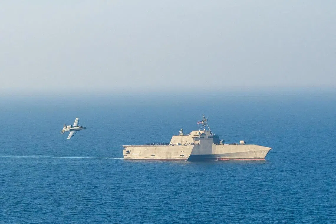 美军濒海战斗舰圣巴巴拉号目前也在新加坡停靠。（取自美国海军中央司令部脸书）