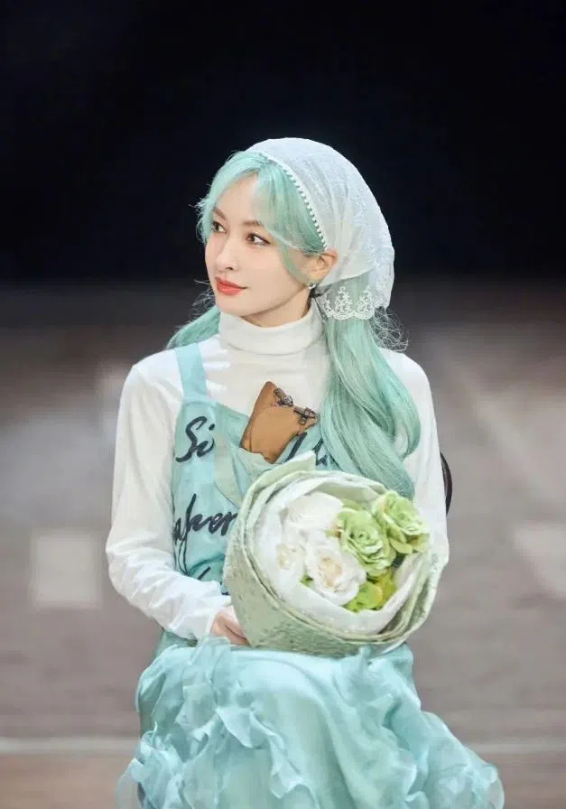 吴昕尝试薄荷发色，打造田园仙女风。（互联网）