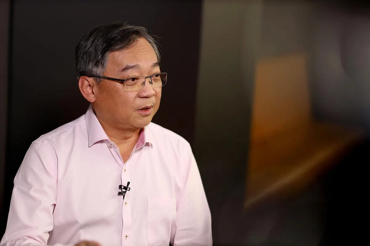 2020年12月，当时还是卫生部长的颜金勇受访时，对于政府的口罩政策U转做了反思。他认为，口罩政策攸关公共卫生，该改变措施时就要改变。（严宣融摄）