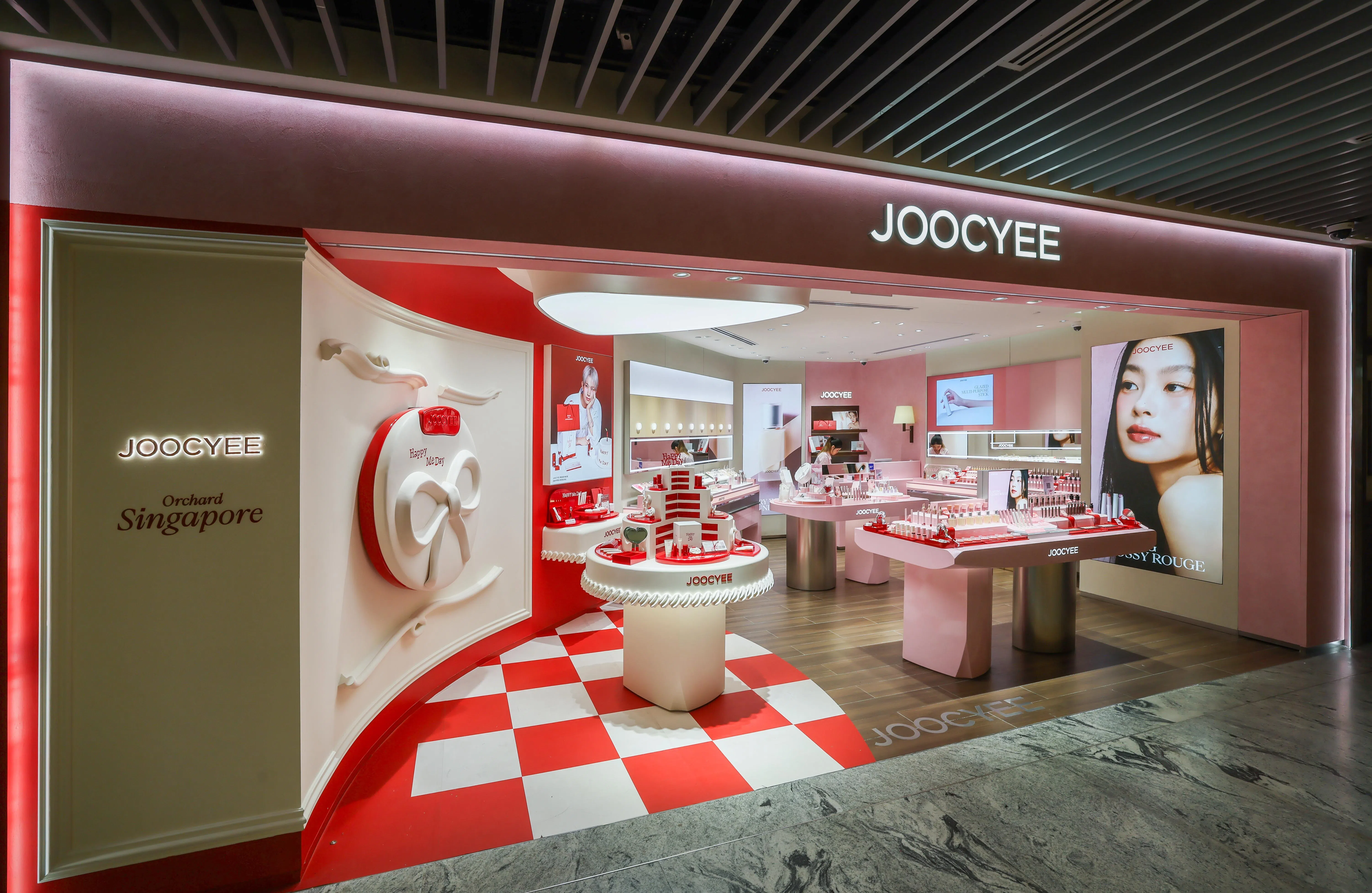 酵色（Joocyee）是上海橘宜化妆品集团旗下的设计师彩妆品牌，去年在新加坡开设它的第一间海外实体店。（龙国雄摄）