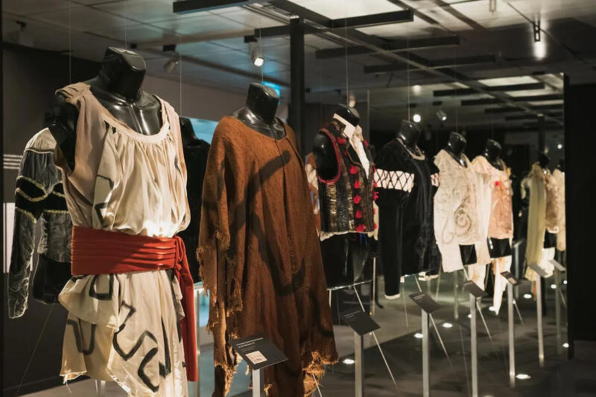 纽瑞耶夫在世界级舞台和演出中的舞衣此次华丽亮相。（Arron Teo: Art//Photography提供）