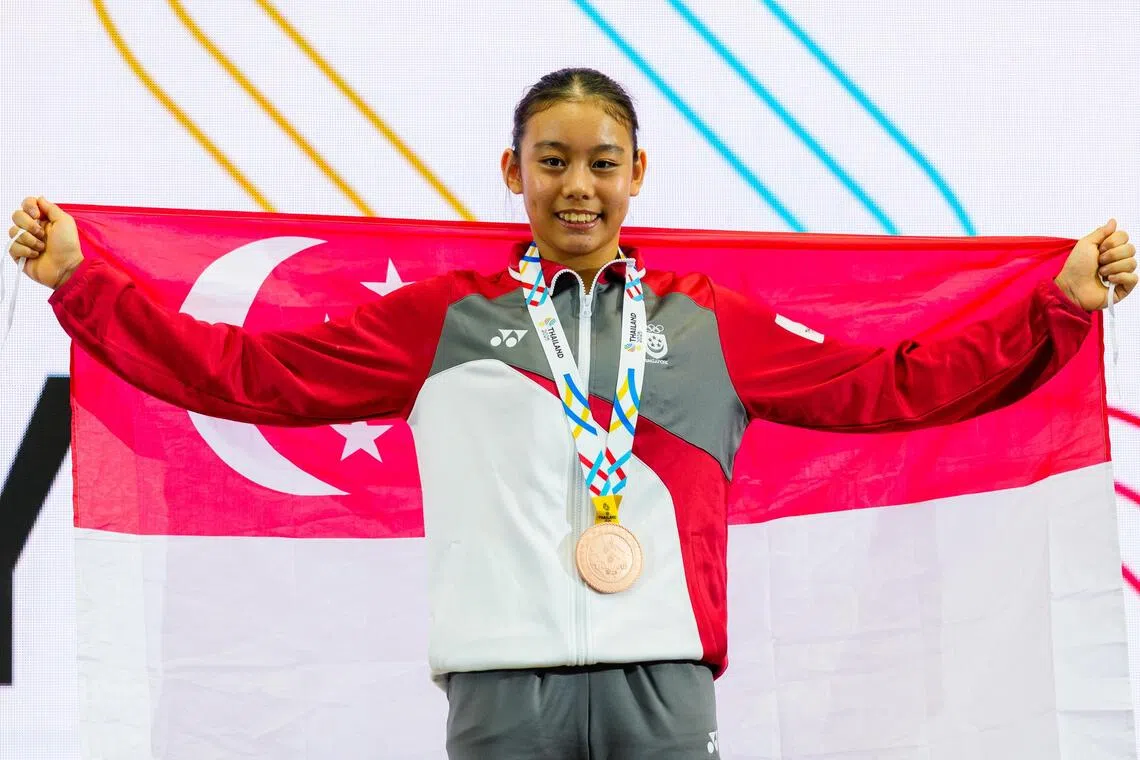 15岁的洪慨佳在女子竞技体操高低杠决赛中获得铜牌。（新加坡体育理事会提供）