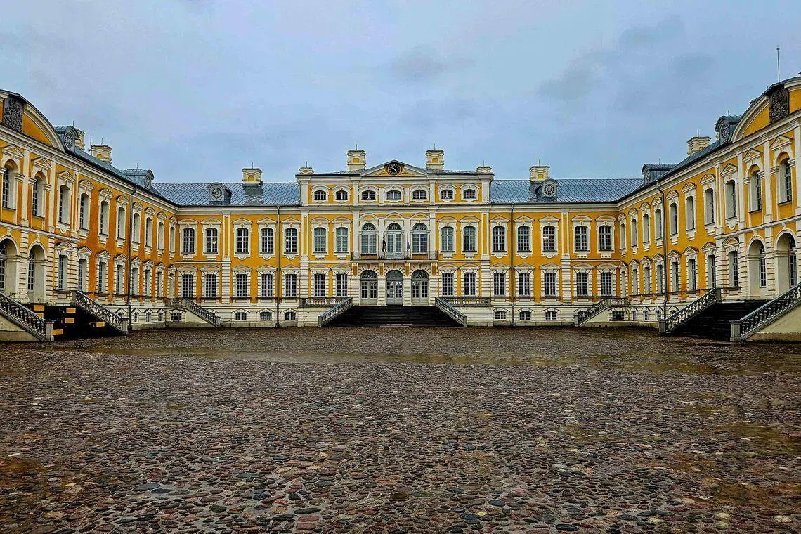 通往18世纪贵族生活的时光之门——伦达尔宫。（客桑摄）