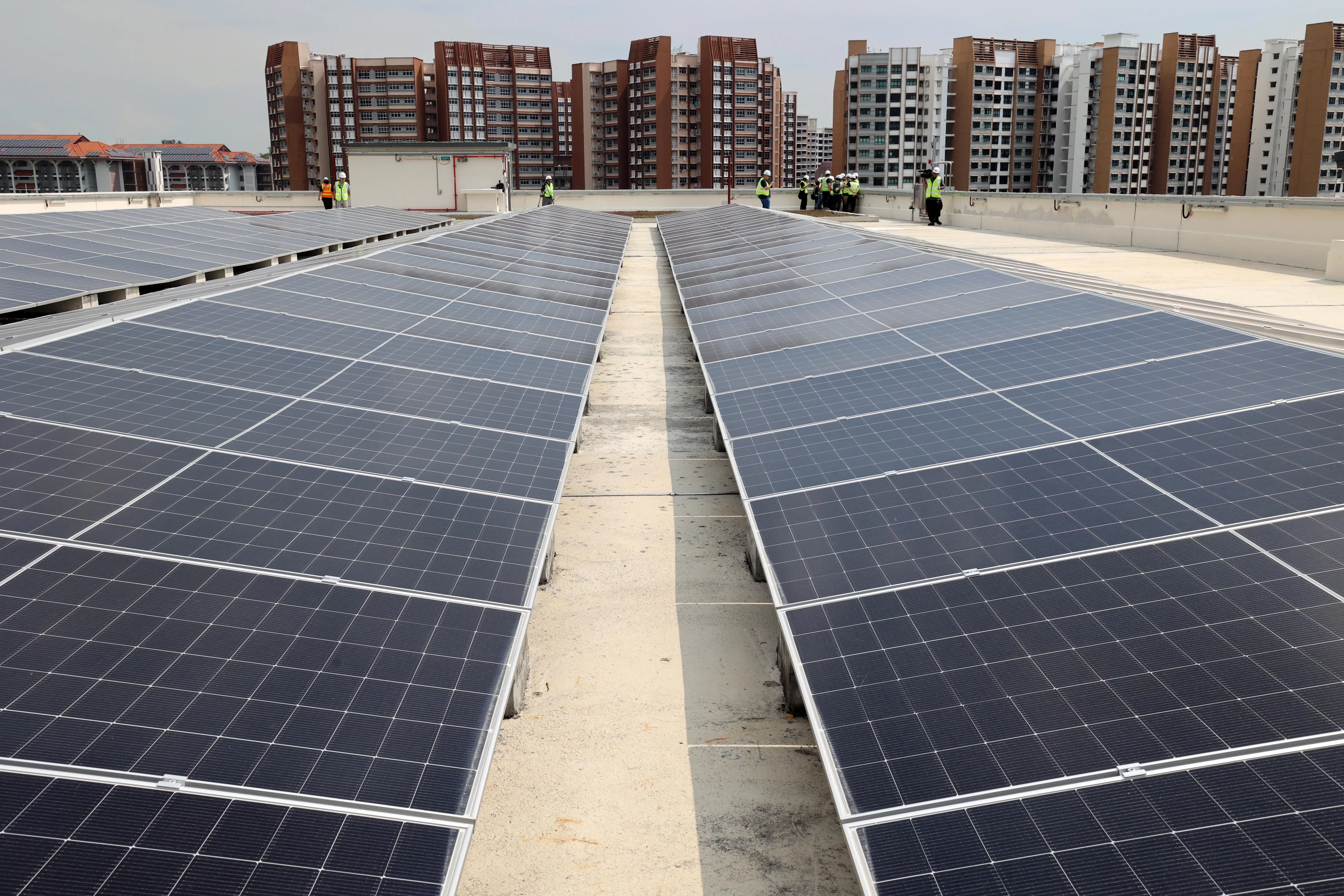 车厂扩建部分的建筑屋顶都安装了光伏板，每年预计可为车厂提供1520兆瓦时的电力，为减少碳足迹做出贡献。（邝启聪摄）