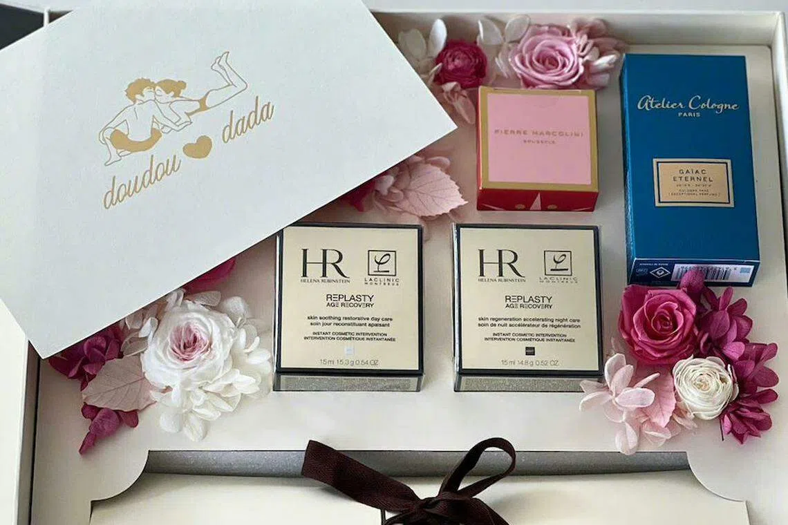 何超莲与窦骁婚礼的伴手礼。（互联网）