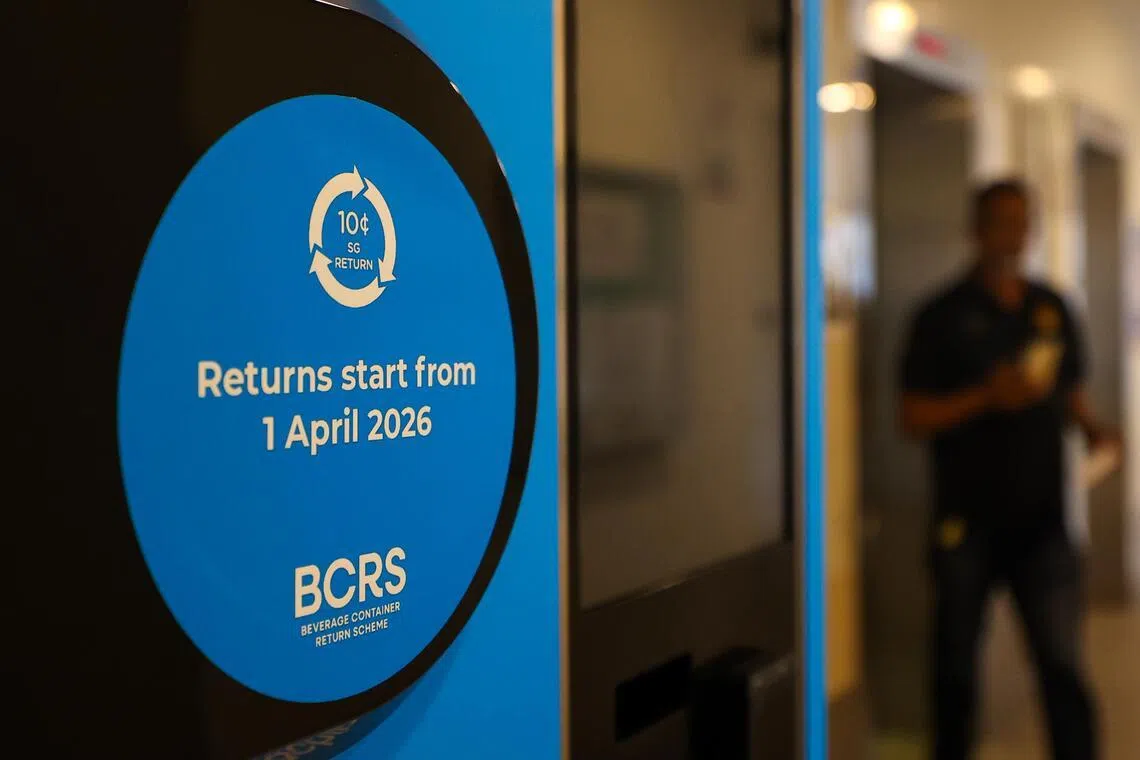 饮料瓶罐退费制4月推行时，全岛将设有约1000台回收机。第一批回收机的安装工作已率先在白沙和榜鹅一带等地展开。（林明顺摄）