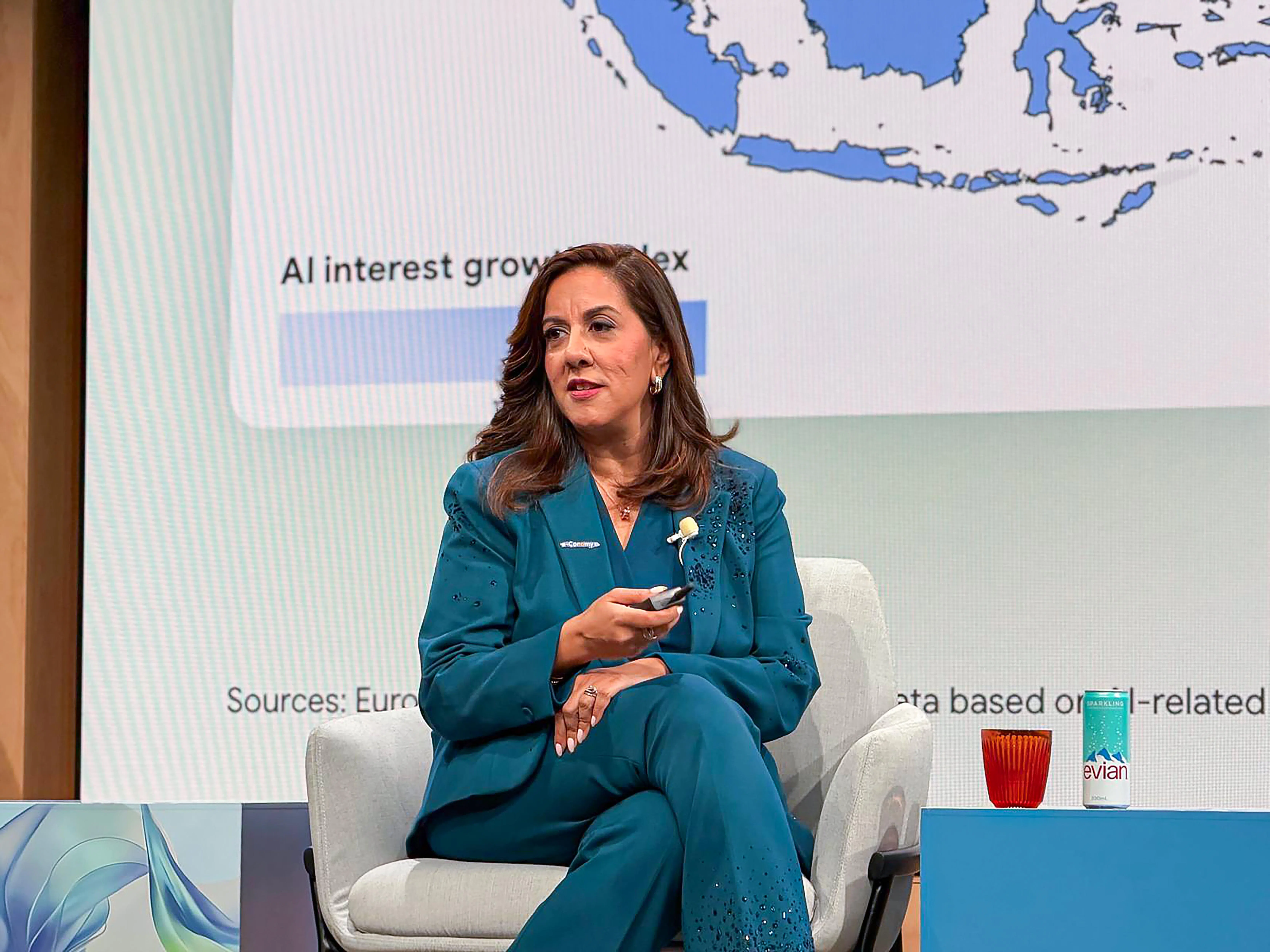 谷歌东南亚区副总裁查达 (Sapna Chadha)指出，“直播带货”显然是视频电商中表现最突出的模式之一，东南亚排名前1000的内容创作者，每月平均进行约30场直播。（林娉莹摄）