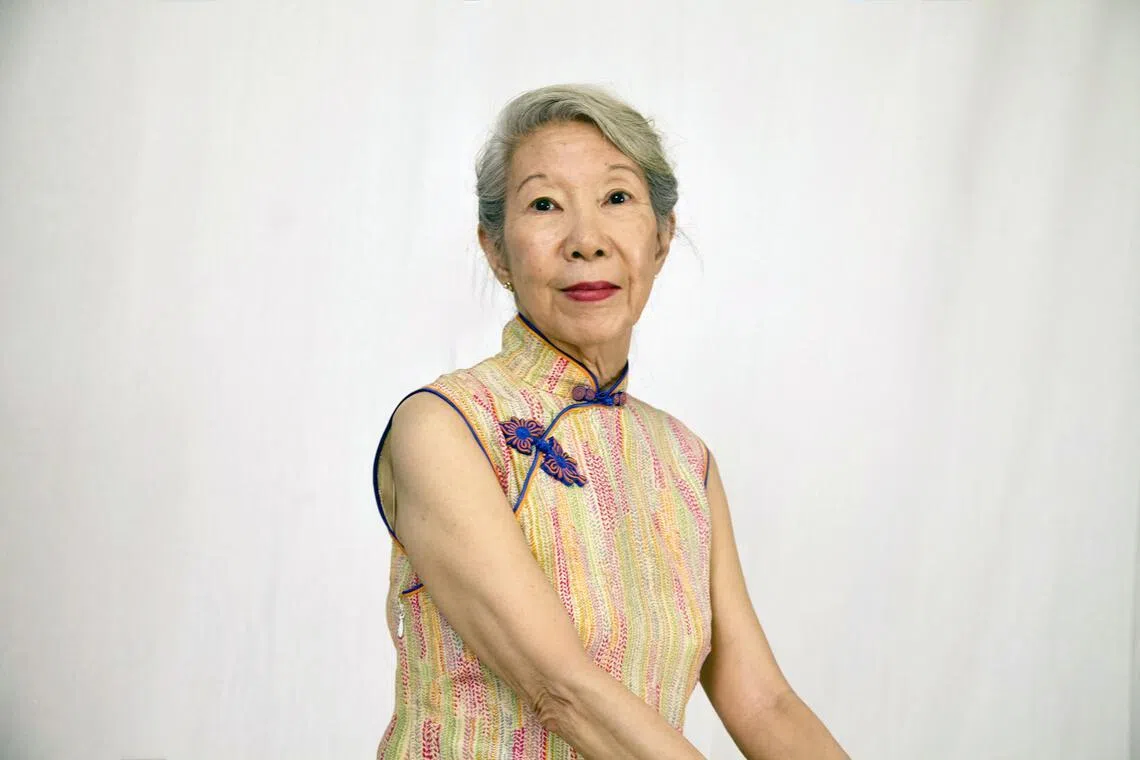 1976年，新加坡国家博物院画廊正式对外开放，康思坦丝策划的开幕展览“ART 76”展出了黄荣庭、吴珉权、杨子强、张永生和潘受等本地艺术家的作品。（新加坡妇女组织理事会提供）