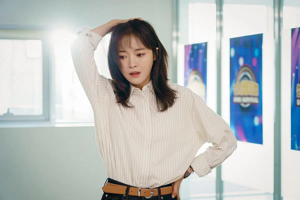 高甫洁饰演男团Wild Animal的铁粉，后来成为经纪人。（Viu提供）