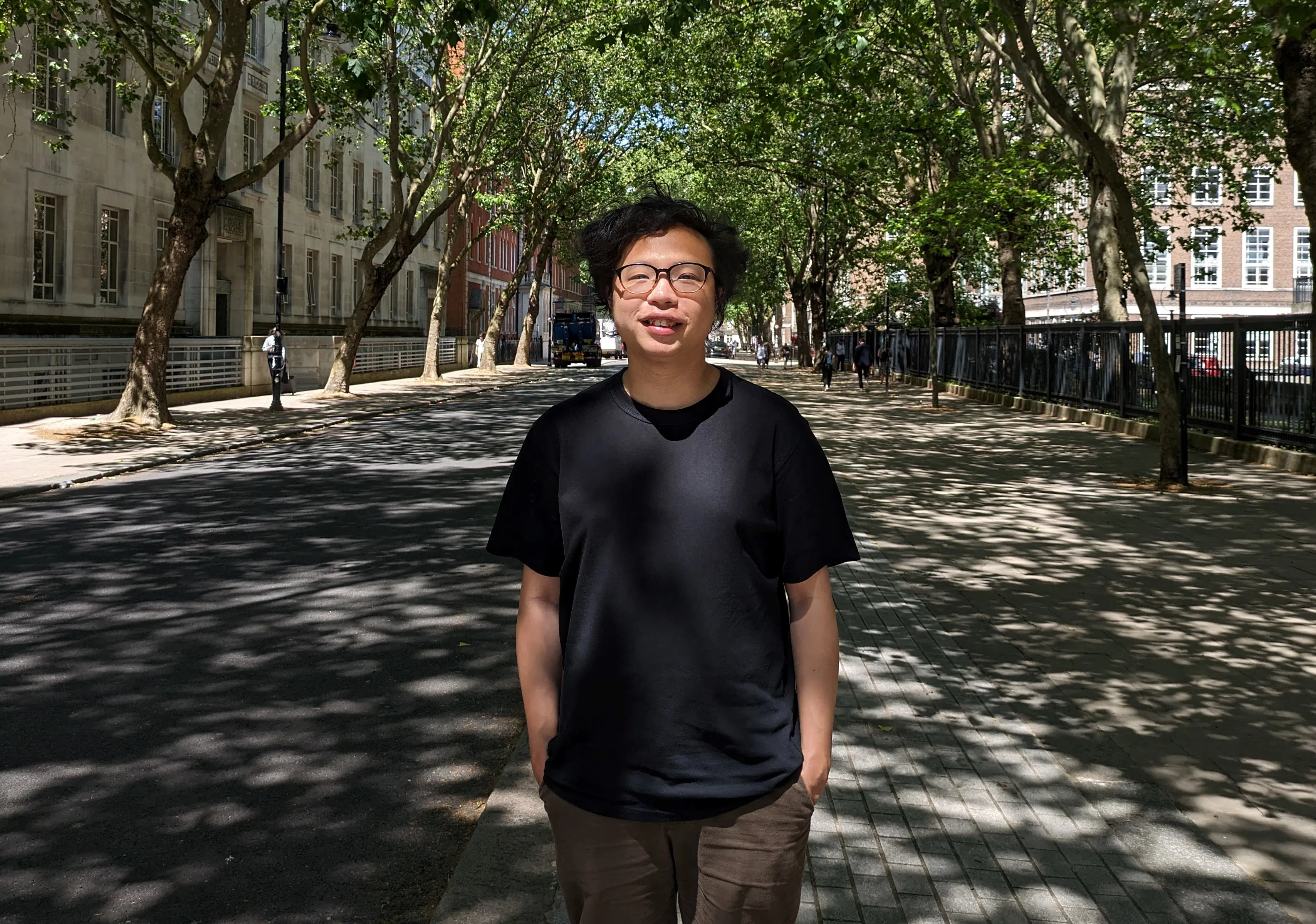 黄宇轩认为大坑，这个躲在闹区里的小街区，是香港典型的新旧共存的街区。（叶孝忠摄）